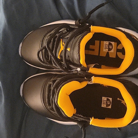 Big kids Jordans - Picture 4 of 7